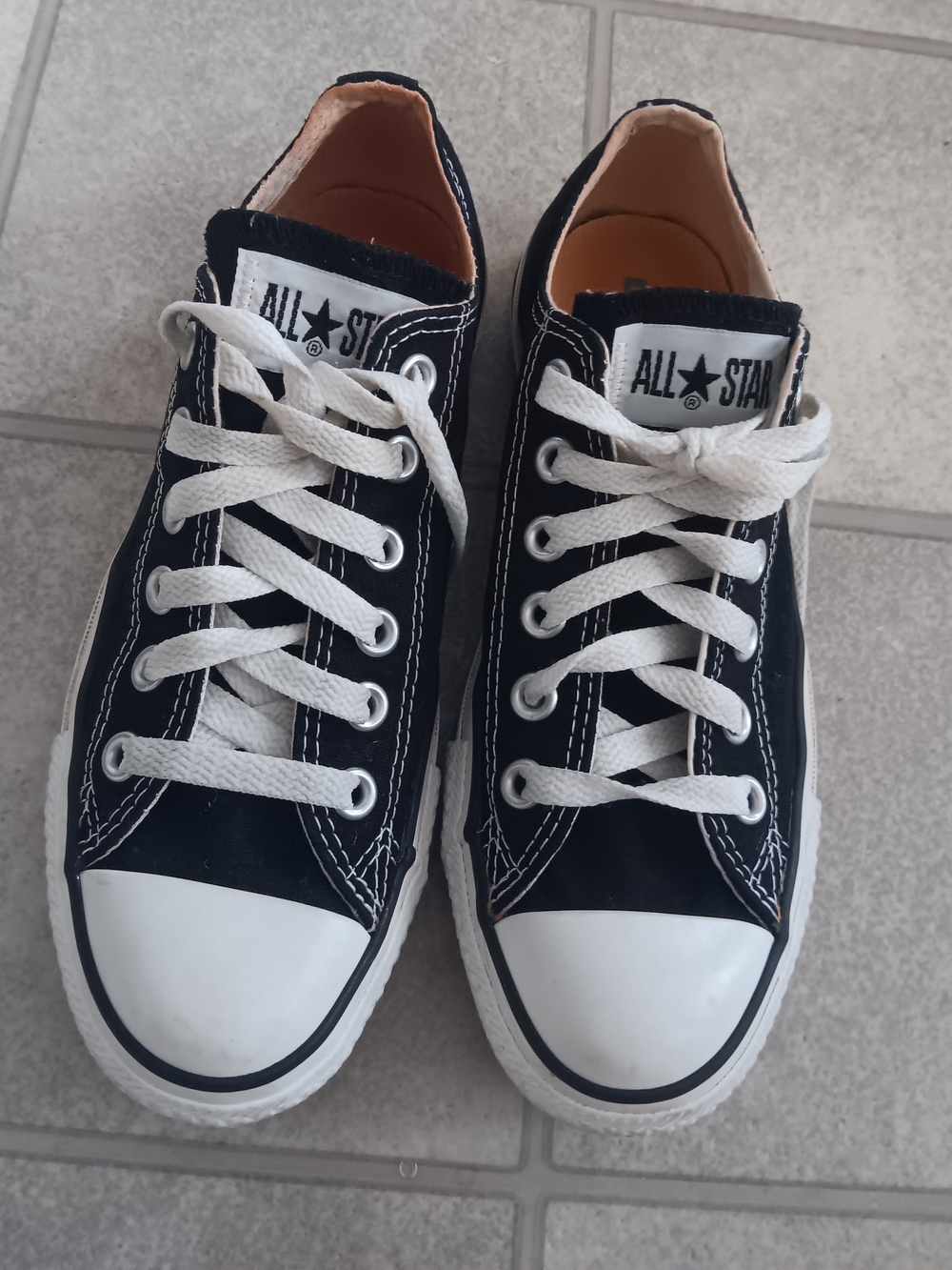 Converse Chuck Taylor All Star Low Top Black Canvas Sneakers (Men's 5 Women's 7)